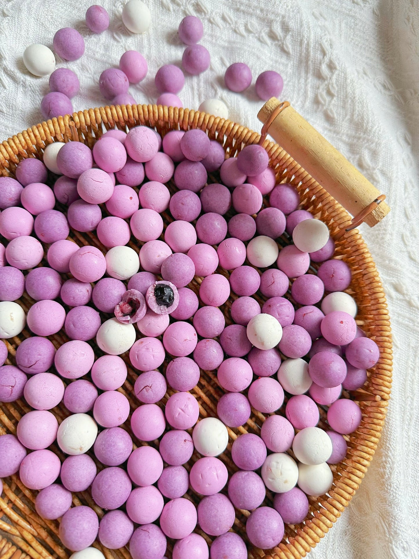 Cranberry/Blueberry Stuffed Goat Milk Beans 蔓越莓/蓝莓夹心羊奶豆