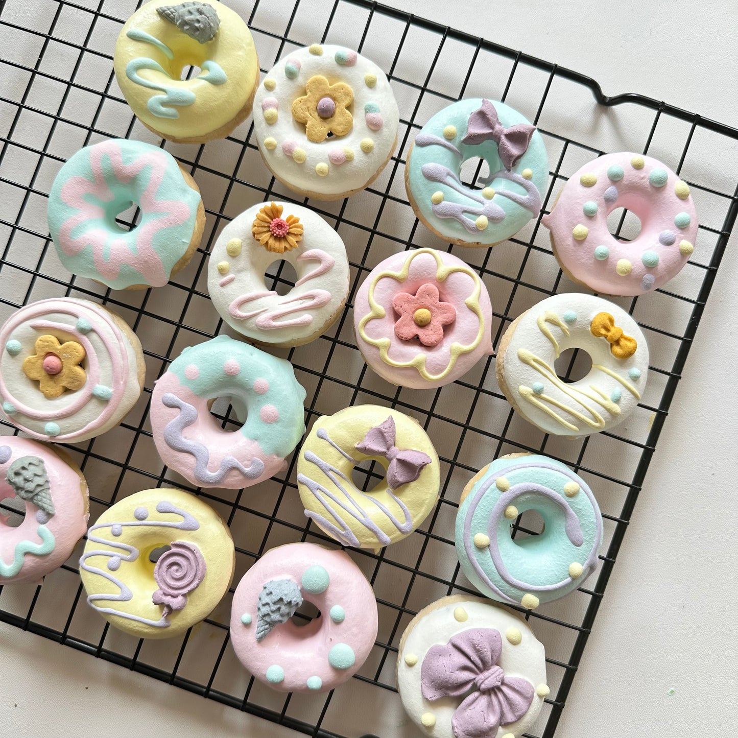 Goat milk donuts 羊奶淋面甜甜圈