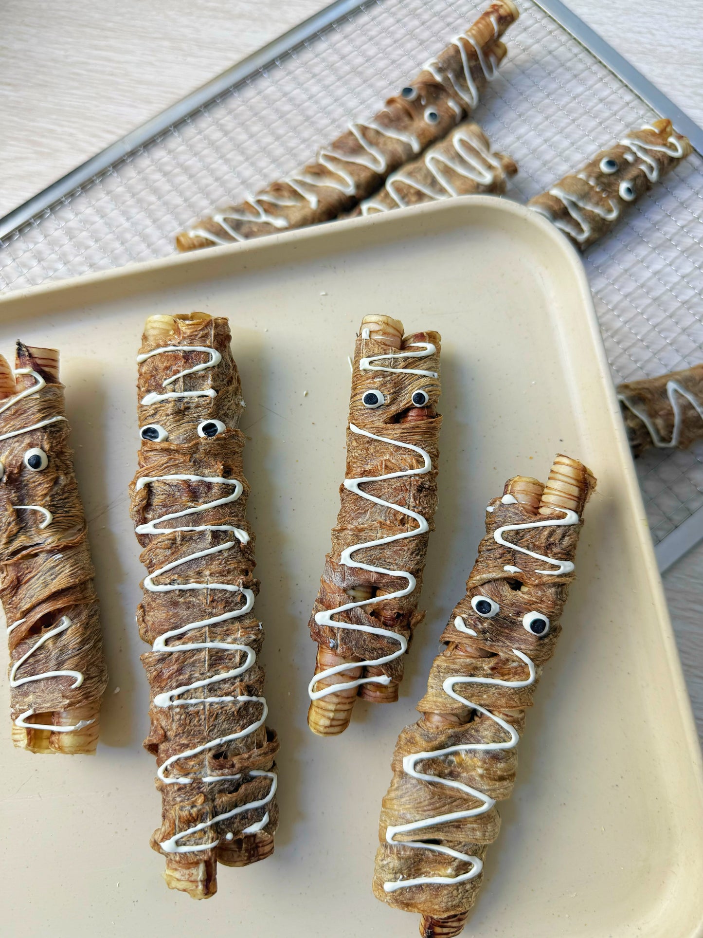 Duck wrapped goose throat 鸭肉绕鹅喉管